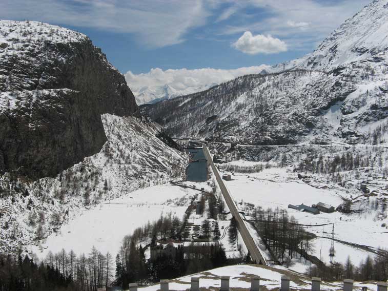 Moncenisio 17 aprile 2012-La Piana di San Nicolao vista dalle Scale