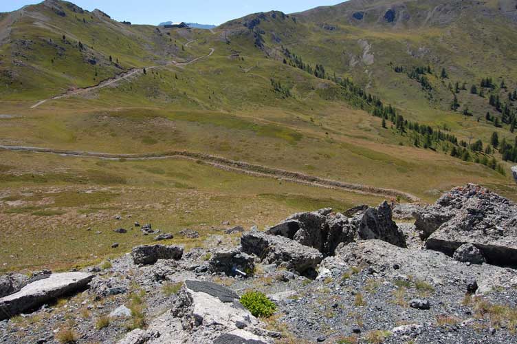 Il fosso anticarro della Val Gimont visto dai ruderi della 130