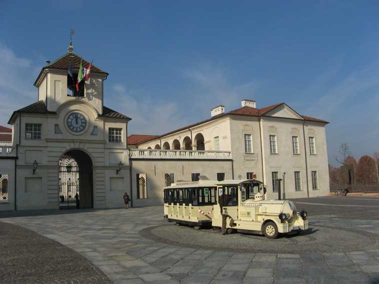 21 novembre 2012 Venaria Reale-Piazza della Repubblica e Torre dell'Orologio