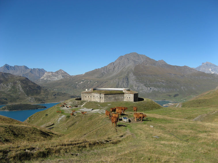 Il Forte Roncia immerso nello stupendo panorama del Moncenisio