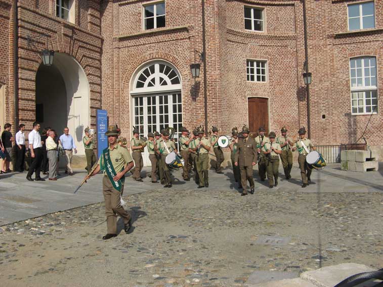 8 giugno 2014 Venaria Reale-L'arrivo della Fanfara della Taurinense