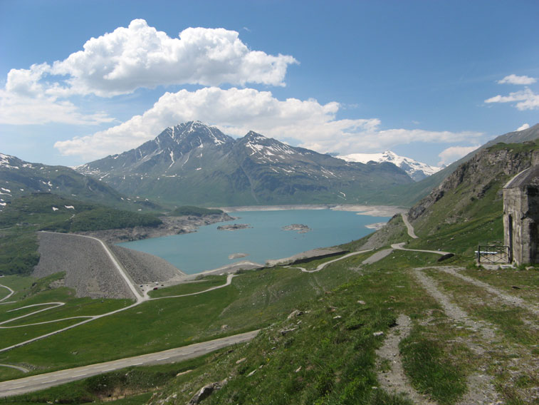 12 giugno 2014 Moncenisio-Il lago e la diga visti dai pressi della Postazione 37