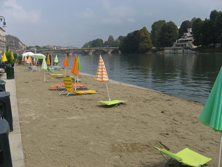 Torino-La spiaggia dei Murazzi