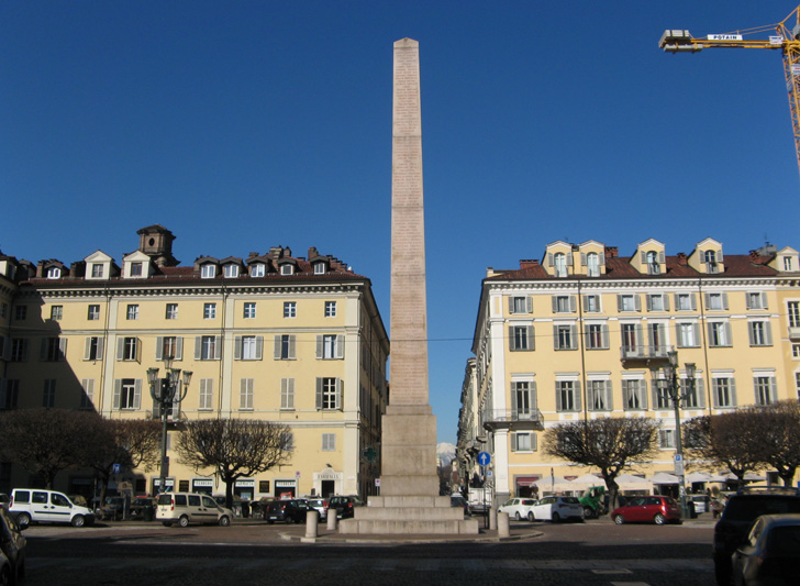 27 marzo 2015 Torino-Piazza Savoia e obelisco a ricordo dell'abolizione del tribunale del clero