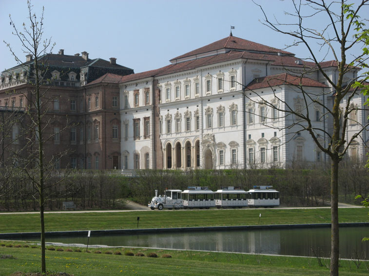 11 aprile 2015 Venaria Reale-La facciata della Reggia sulla Corte d'onore