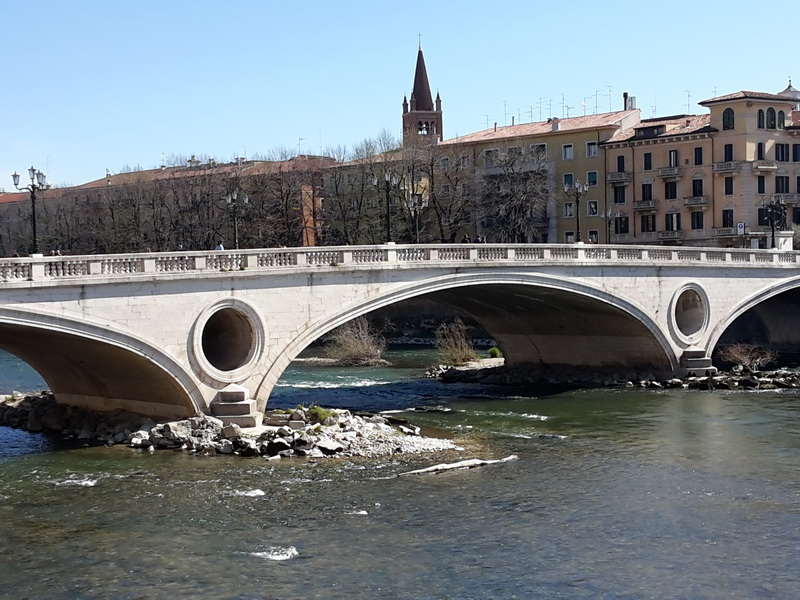 Ponte della Vittoria Verona.jpg