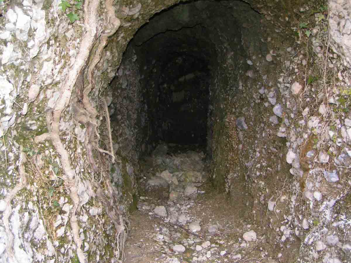 caverna di riparo ad  L  x truppa