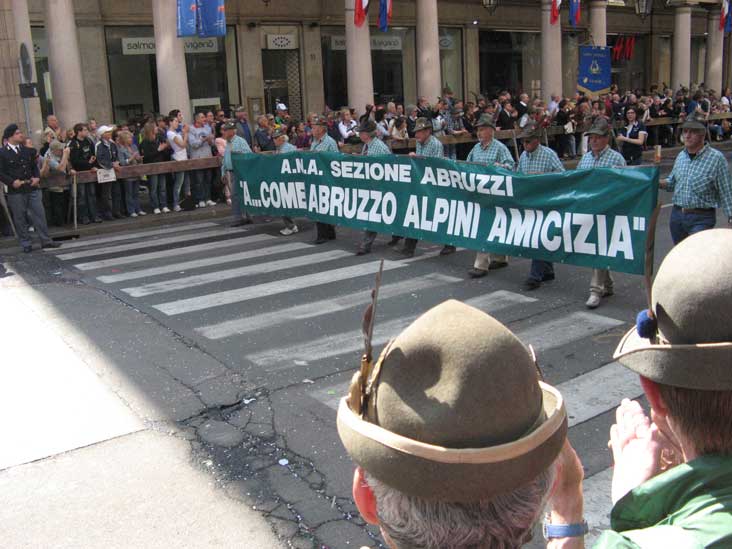 Torino 2011-Sfila la rappresentanza degli Alpini Abruzzesi