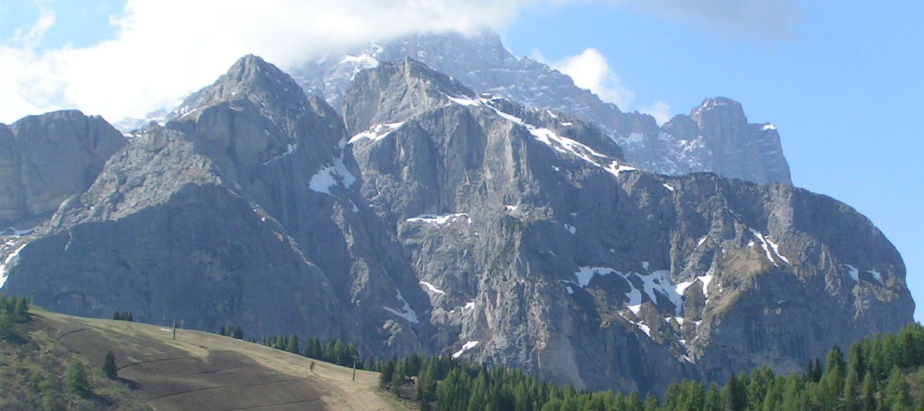 in alto al centrofoto il rifugio