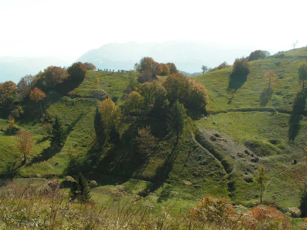 la dorsale del Kolovrat con le trincee ed i crateri creati dalle bombe