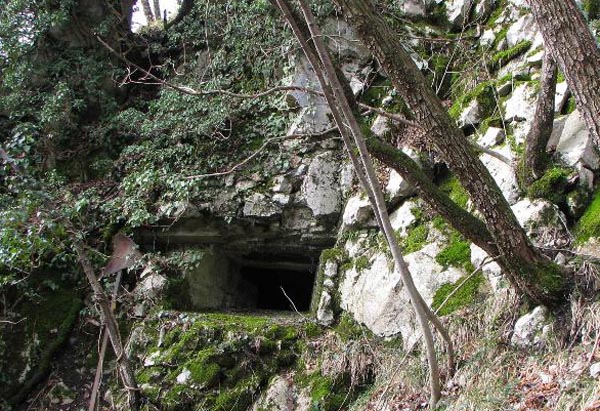 opera in caverna di fortin.jpg