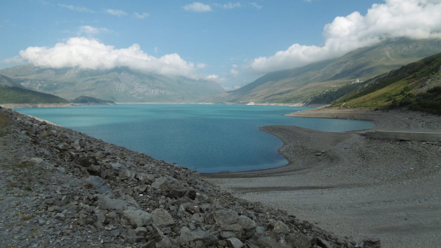 24 luglio 2015 Lago del Moncenisio-Il livello del lago è salito sommergendo tutte le opere.