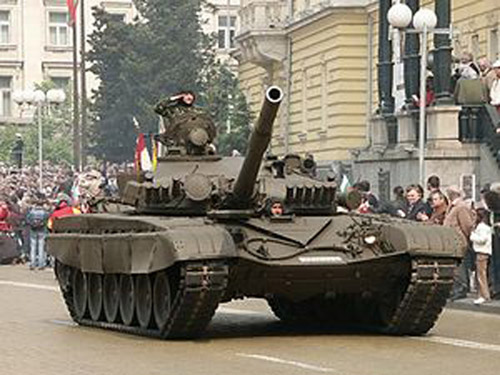 carro T 72-M2 in parata      ( da Wikipedia )