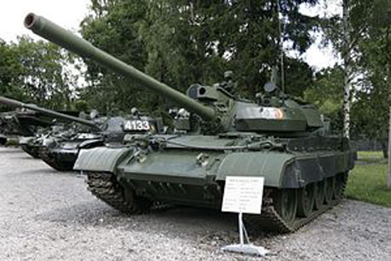 carro con cannone da 100 mm. e 2 mitr.da 7.62 PKT   ( Wikipedia )