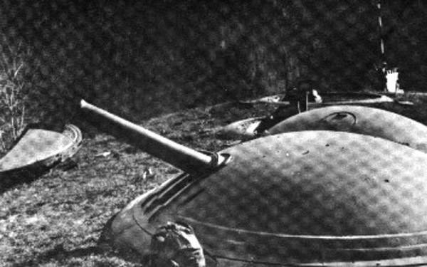 foto di repertorio delle cupole di protezione dei cannoni da 120 mm, in ghisa .