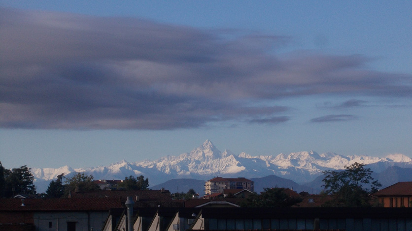 4 ottobre 2015-Il Monviso innevato visto da San Francesco al Campo