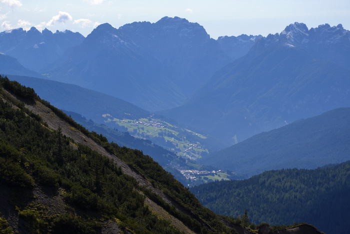 La valle da cui parte la strada