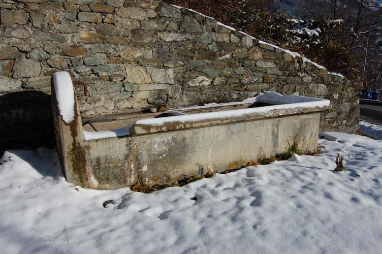 Giaglione.Fontana nei pressi dell'ingresso del comando della sede di guerra della Divisione Cagliari