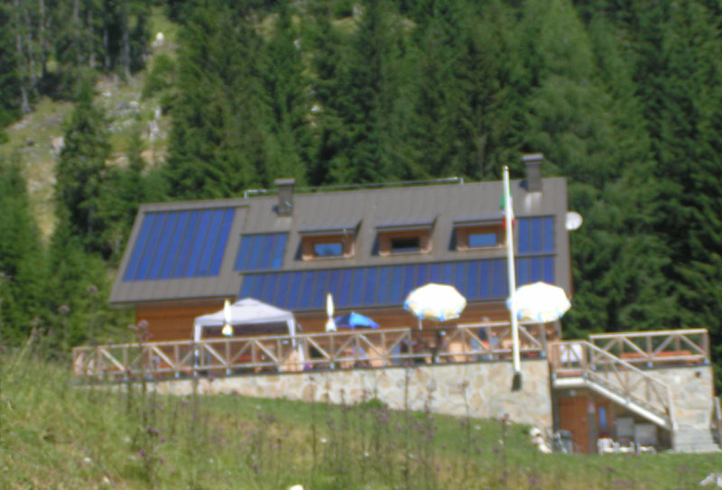 rifugio ricostruito in quota