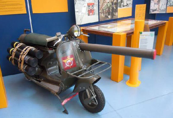 museo.piaggio-vespa.armata.02.jpg