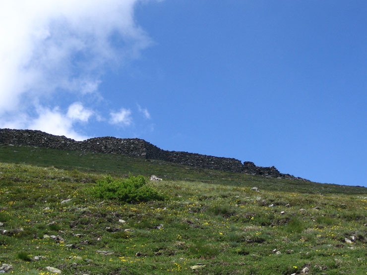 Resti dei trinceramenti Piemontesi al Colle dell'Assietta