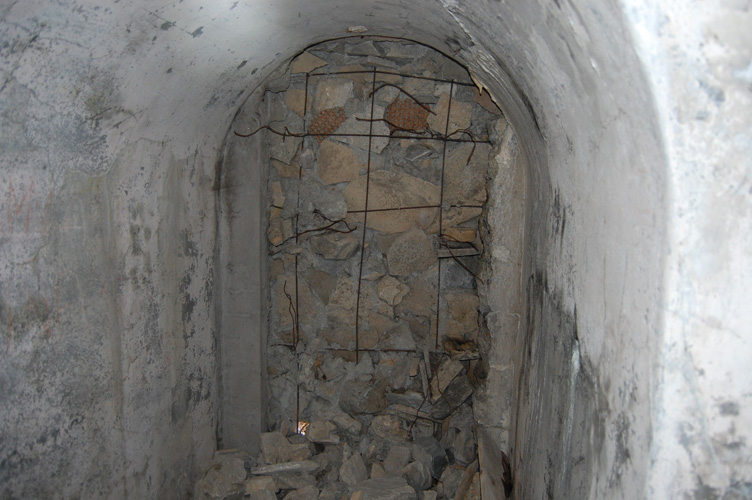 L'ingresso murato visto dall'interno