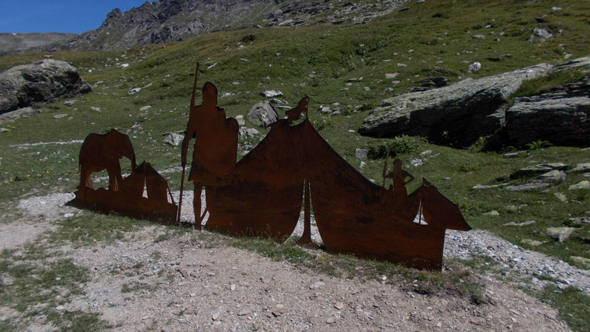 Sempre sulla riva del lago i Francesi a ricordo del passaggio di Annibale hanno posizionato una sagoma metallica cherappresenta un'elefante,una tenda e un guerriero Cartaginese