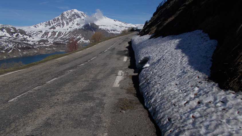 15 maggio 2017 Moncenisio-La strada in prossimità del Pian delle Fontanette