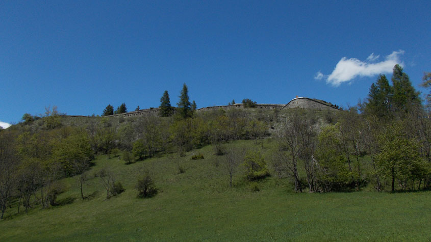Il Forte Bramafam visto dai pressi della cappelleta di S.Anna