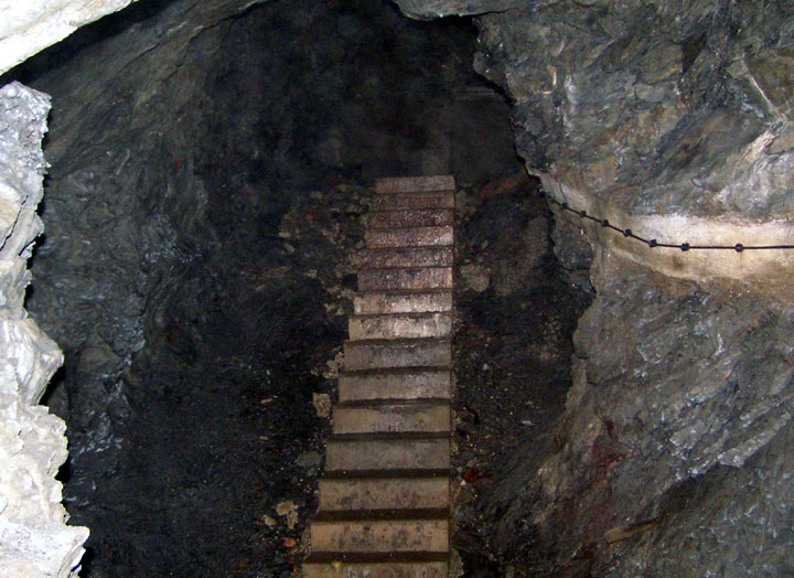 scalinata in caverna