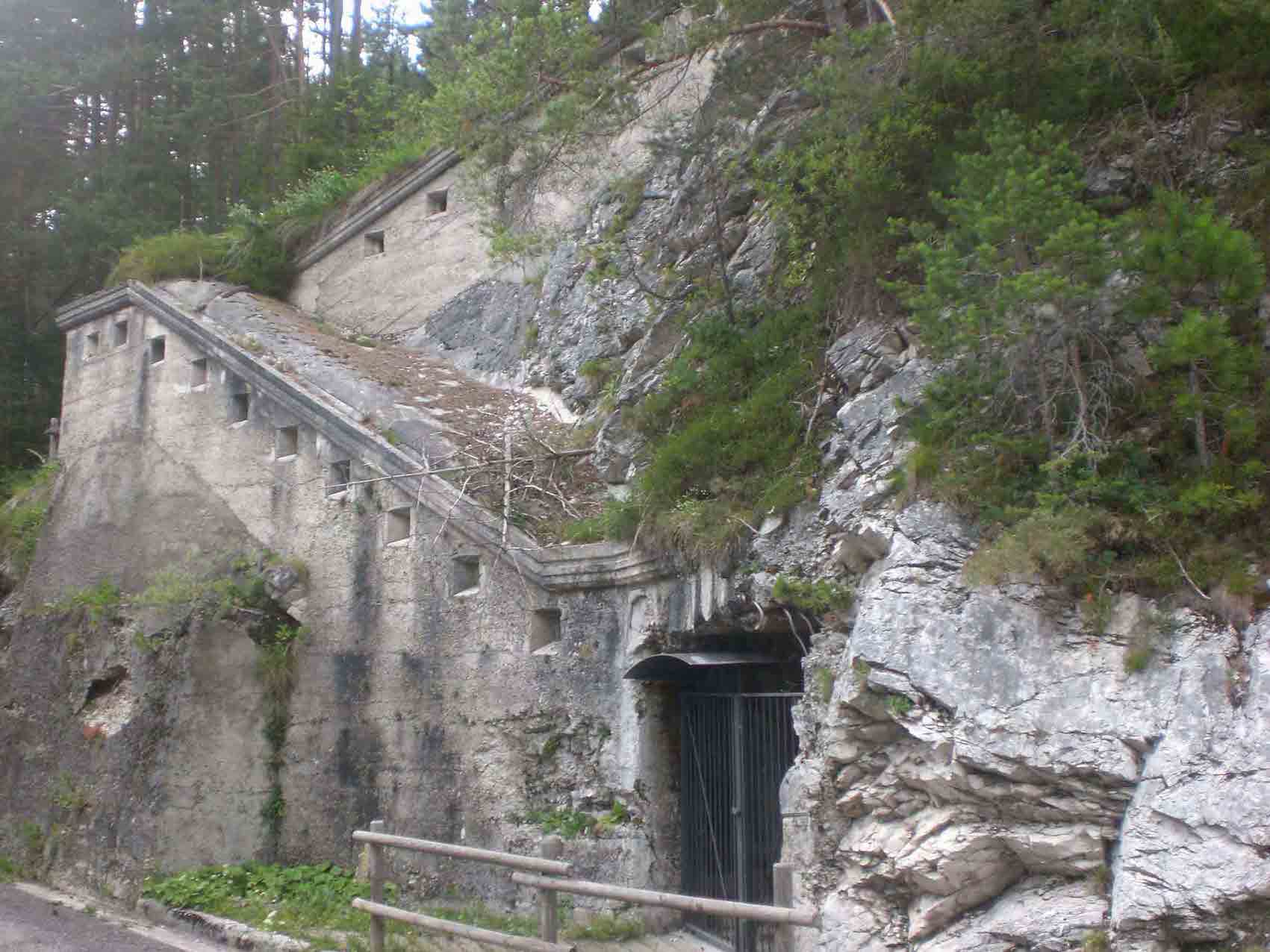 Accesso fortificazioni Ai Piani