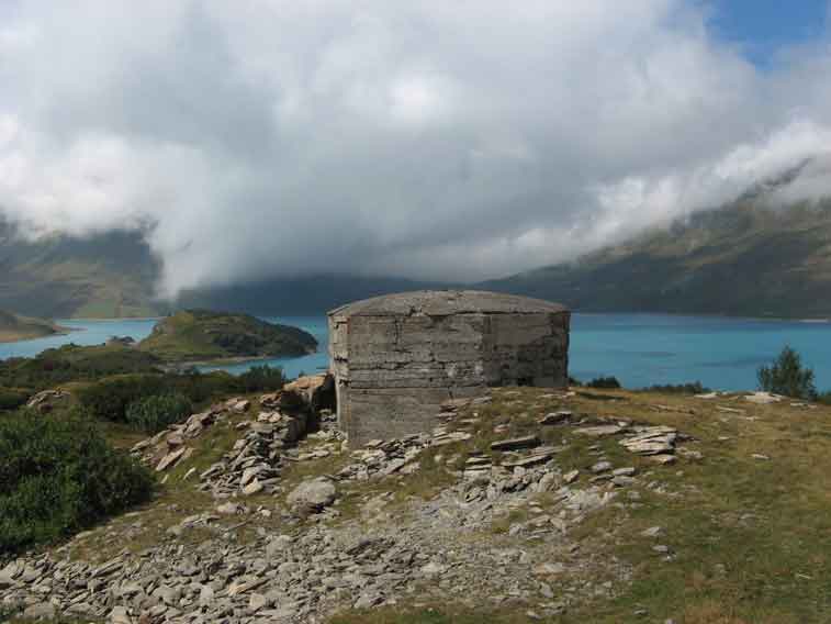 Vista da N,sullo sfondo il Colle del Moncenisio