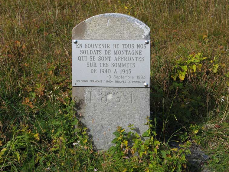 Il cippo al Colle del Moncenisio che fino al 1947 segnava il confine fra Itali e Francia
