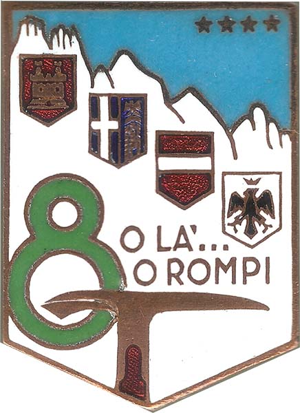 Distintivo Lorioli del 1955: E' presente ancora lo stemma della città di Feltre, sostituito in quello attuale, con quello dell'Aquila