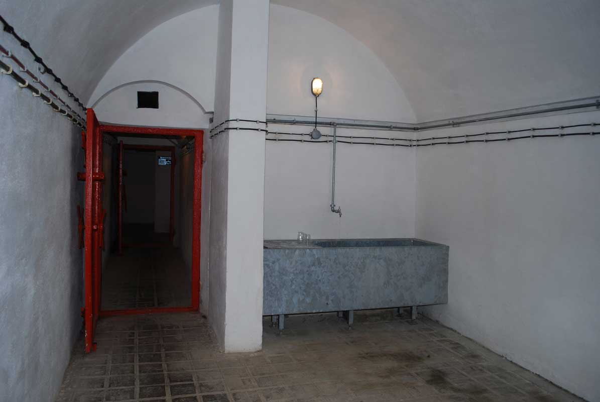 Lavabo con acqua dell'Adige