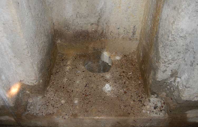 Particolare della latrina