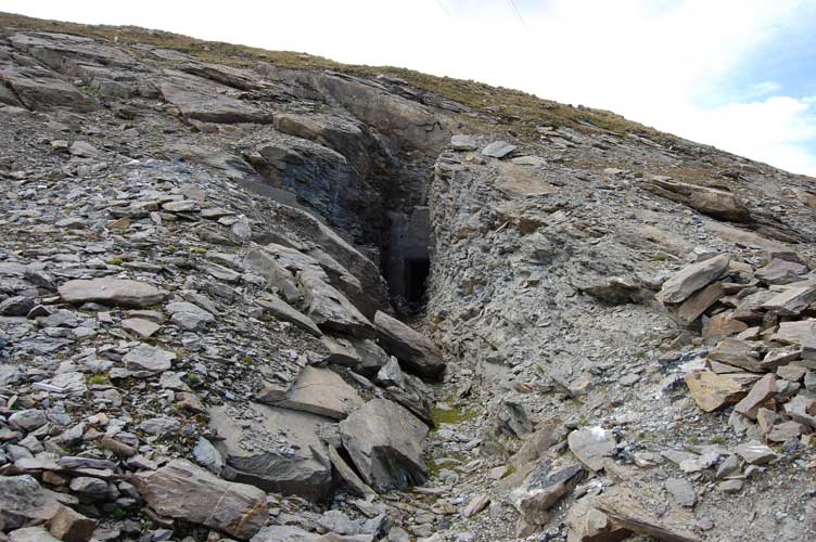 La trincea di accesso vista da E