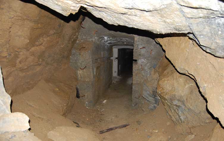 Inizio del tratto di corridoio rivestito che conduce alla 1