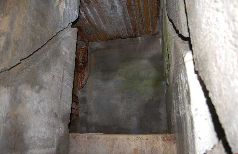 Accesso alla piccola casamatta dell'arma 1