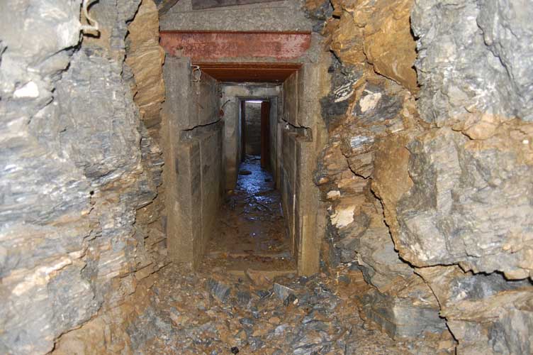 Visibile sullo sfondo l'uscita di emergenza facente parte del malloppo 1.Noi usciremo da li per visionare dall'esterno i malloppi 1,2 e l'Osservatorio