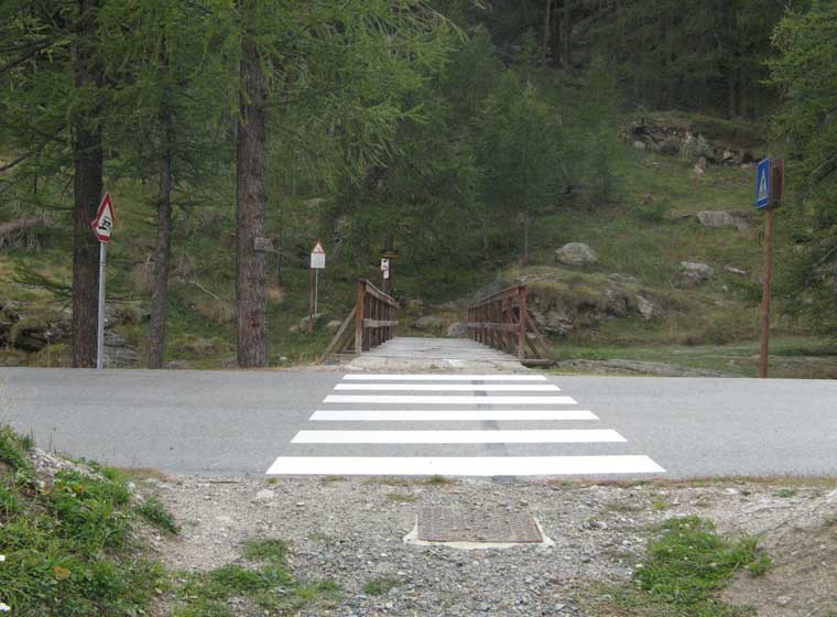 Il ponte sul torrente Orco,proprio di fronte al parcheggio