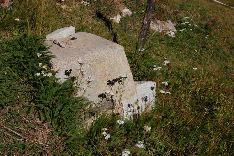 Il basamento del pennone della bandiera