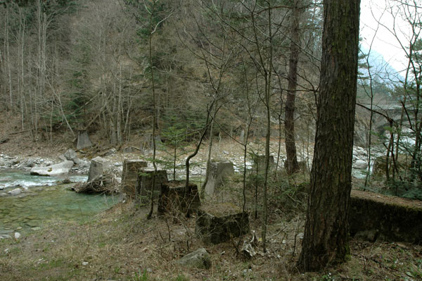 Val-Maira-denti-di-drago-al-bivio-per-Elva-1.JPG