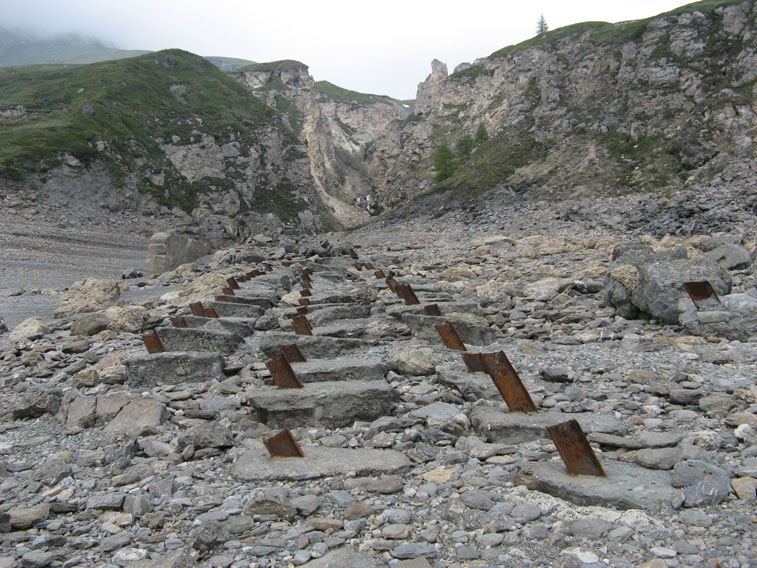 Moncenisio-Parte dello Sbarramento anticarro Roncia