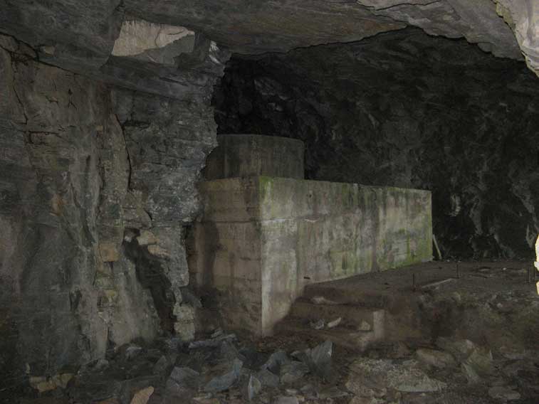Particolare del basamento dei macchinari