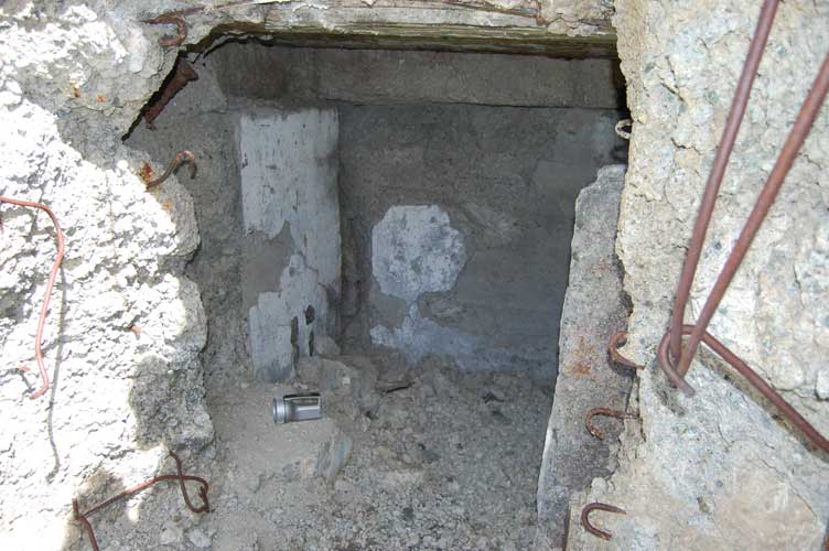 La casamatta vista dall'esterno.Quì era ubicata la casamatta metallica che ospitava il pezzo da 75