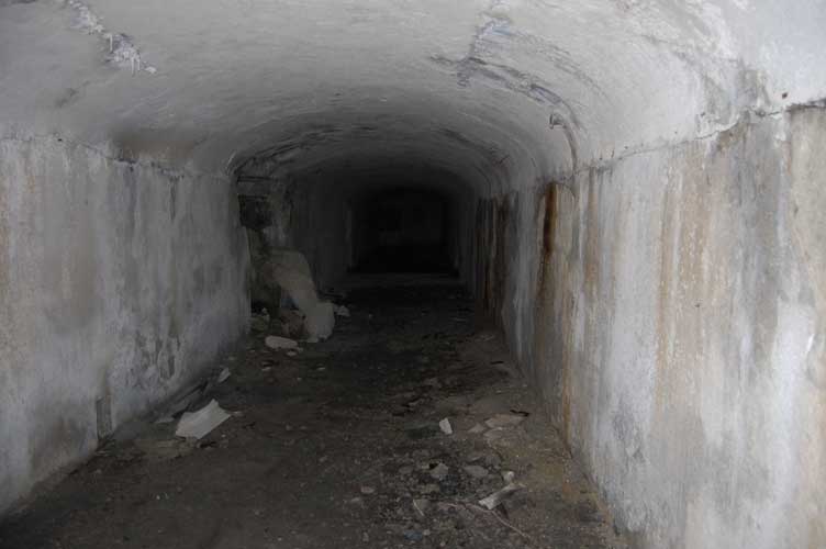Attraversiamo il Ricovero 2 a S e ci dirigiamo verso il 3