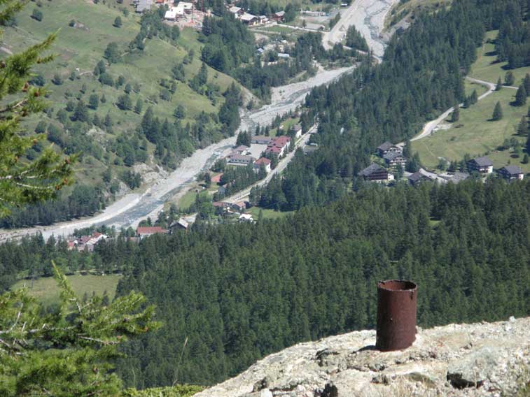 Presa d'aria e vista su Bousson,frazione di Cesana Torinese