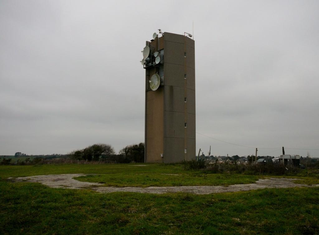 piazzole d'artiglieria nei pressi della torre