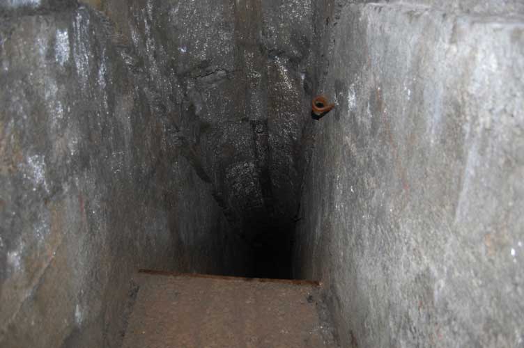 La prima scala percorsa all'andata.Visibile a dx la staffa del mancorrente